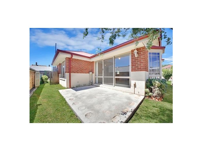 11 Holland Street, Goulburn NSW 2580