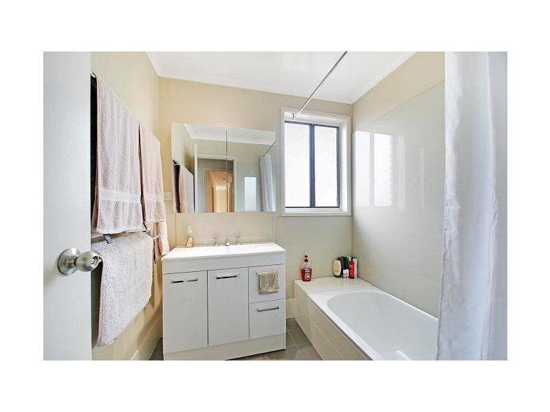 8 Grant Parade, Goulburn NSW 2580