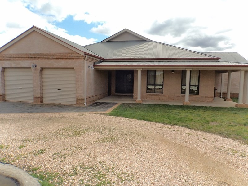13 Oxley Crescent, Goulburn NSW 2580