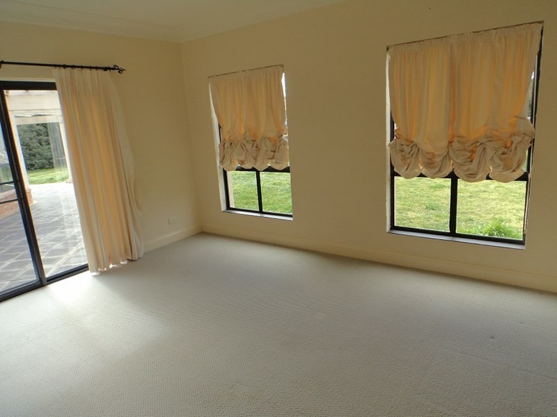 13 Oxley Crescent, Goulburn NSW 2580