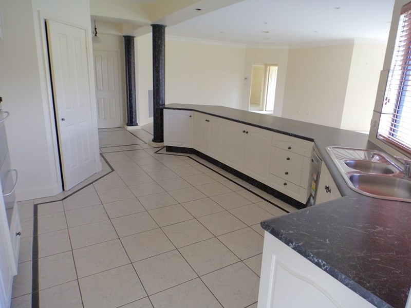 13 Oxley Crescent, Goulburn NSW 2580