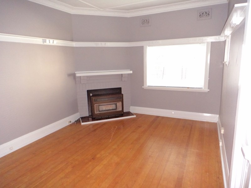 87 Clinton Street, Goulburn NSW 2580