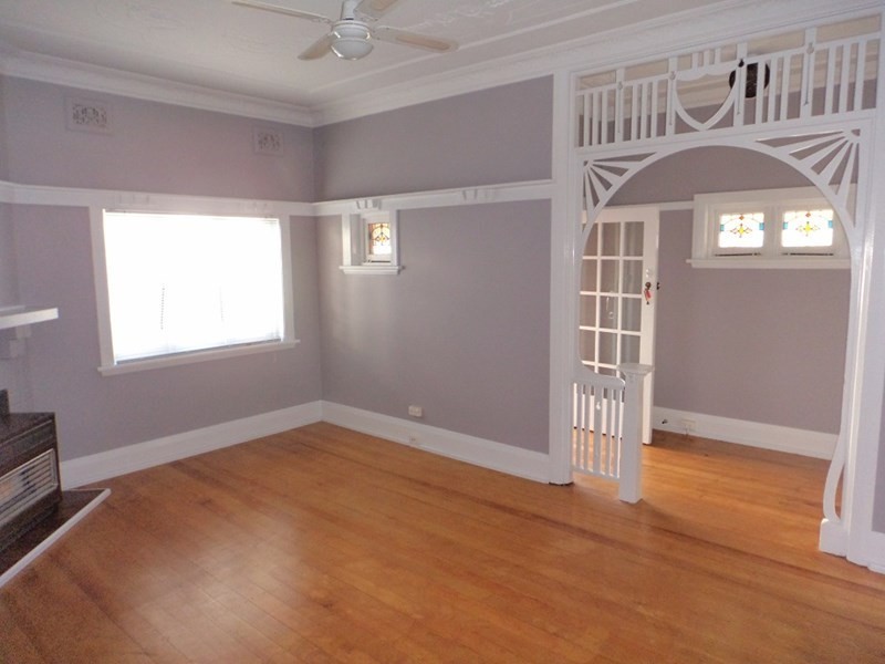 87 Clinton Street, Goulburn NSW 2580