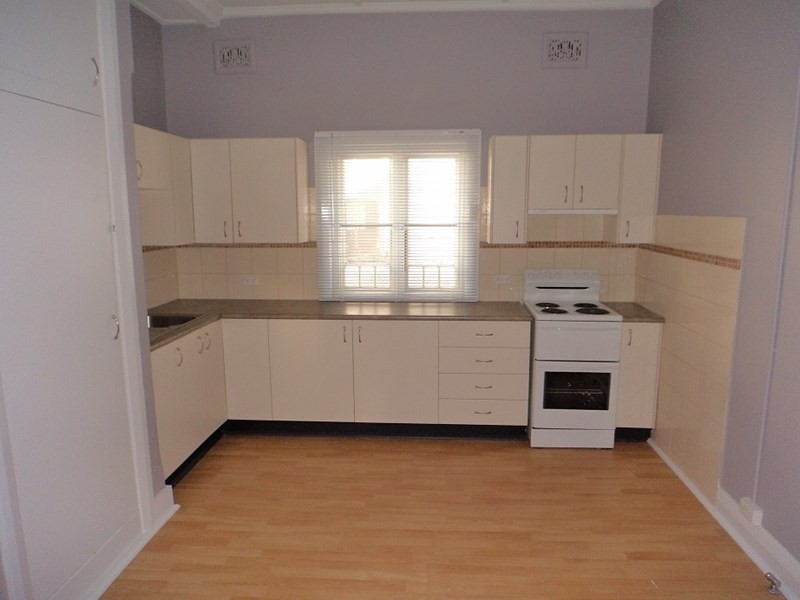 87 Clinton Street, Goulburn NSW 2580