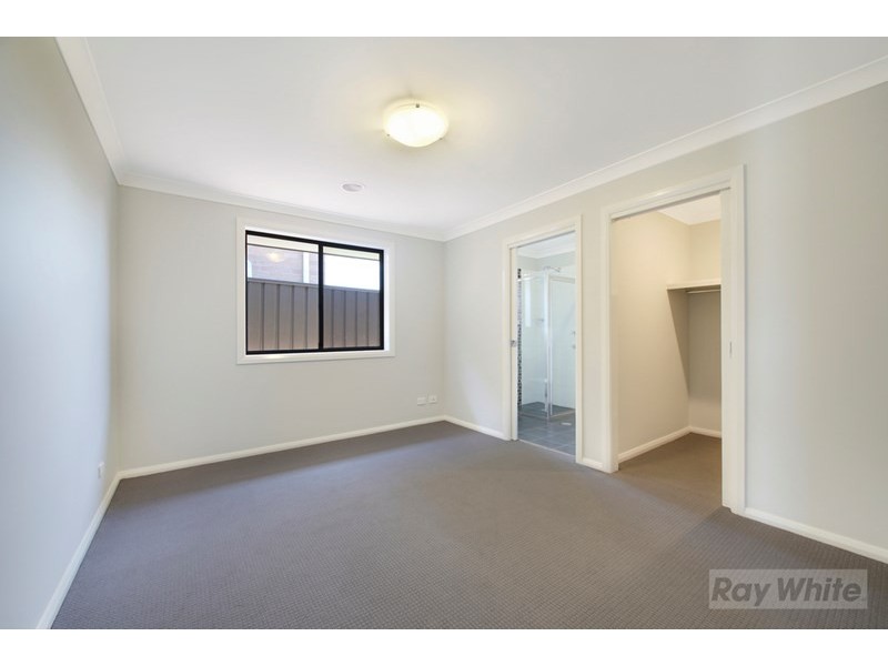 17B Mewburn Drive, Goulburn NSW 2580