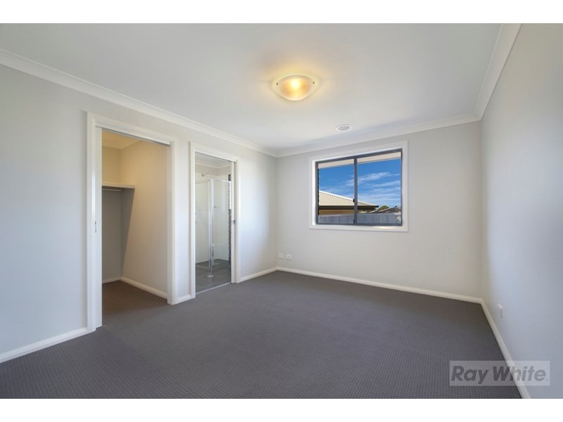 17B Mewburn Drive, Goulburn NSW 2580