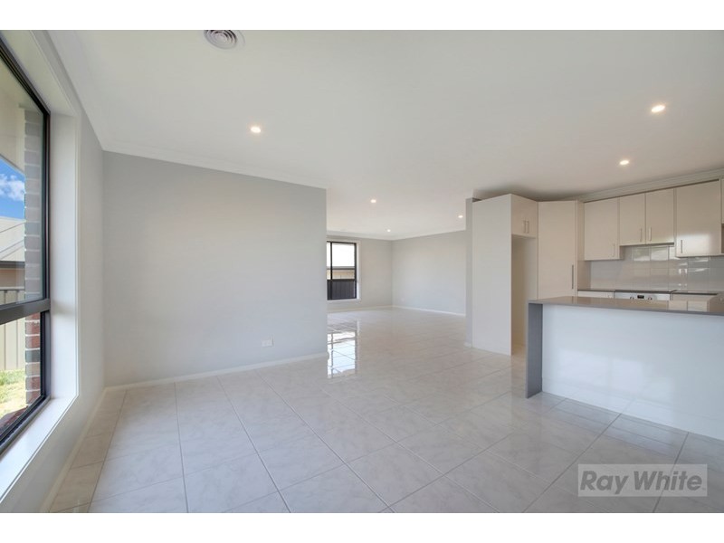 17B Mewburn Drive, Goulburn NSW 2580