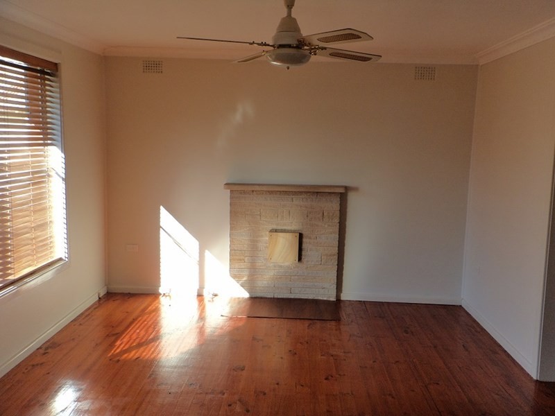 8 Garfield Avenue, Goulburn NSW 2580