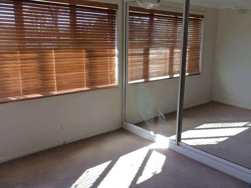 8 Garfield Avenue, Goulburn NSW 2580