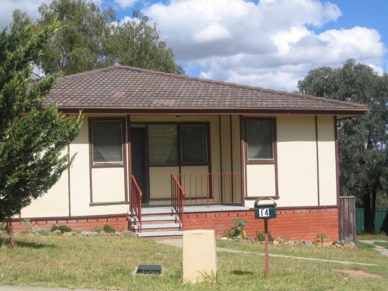 14 Strathallan Crescent, Goulburn NSW 2580