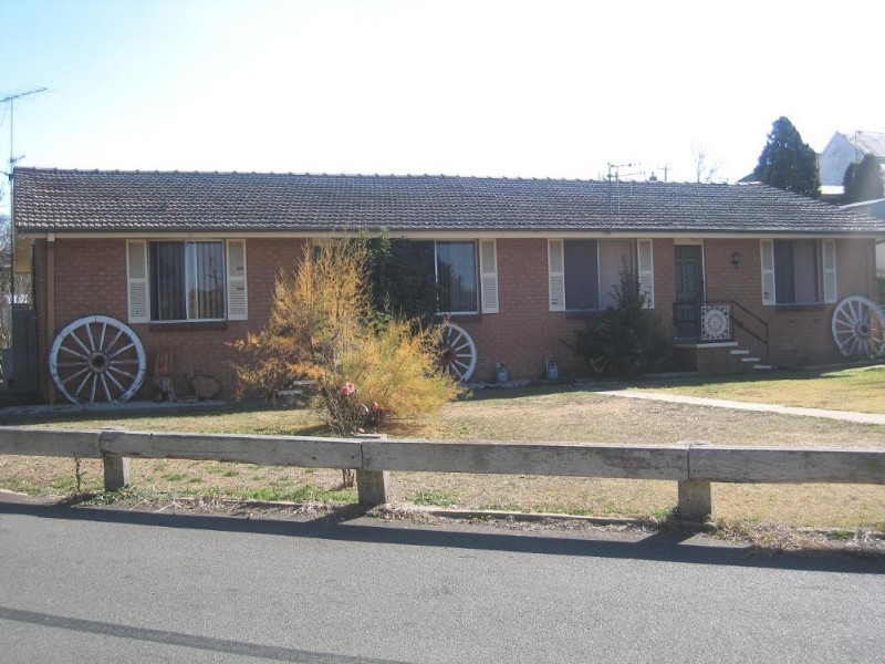 1 & 2/62 Faithfull Street, Goulburn NSW 2580