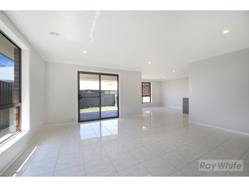 17A Mewburn Drive, Goulburn NSW 2580