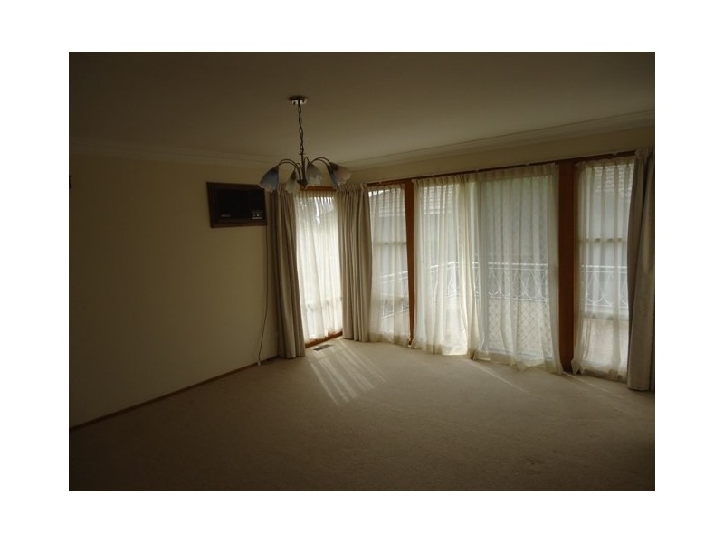 27 Hoddle Avenue, Goulburn NSW 2580