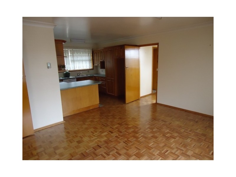 27 Hoddle Avenue, Goulburn NSW 2580