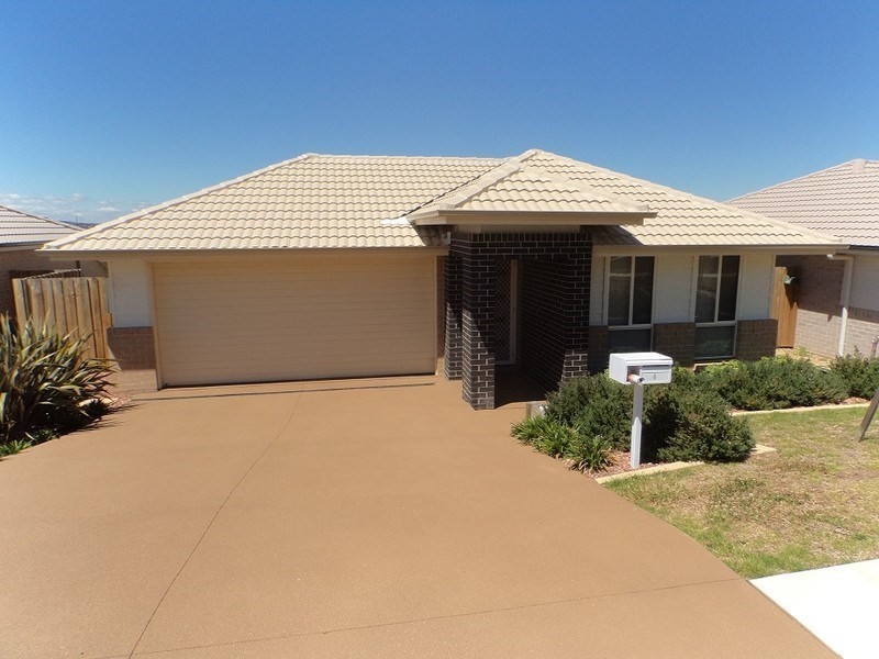 4 Walsh Drive, Goulburn NSW 2580