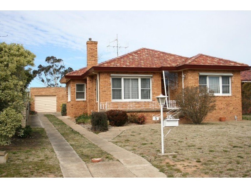 5 Llewellyn Avenue, Goulburn NSW 2580