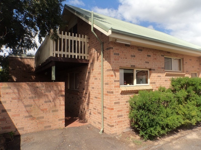 1/5 Fenwick Crescent, Goulburn NSW 2580