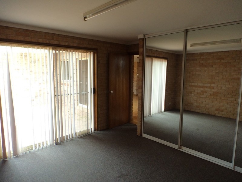 1/5 Fenwick Crescent, Goulburn NSW 2580