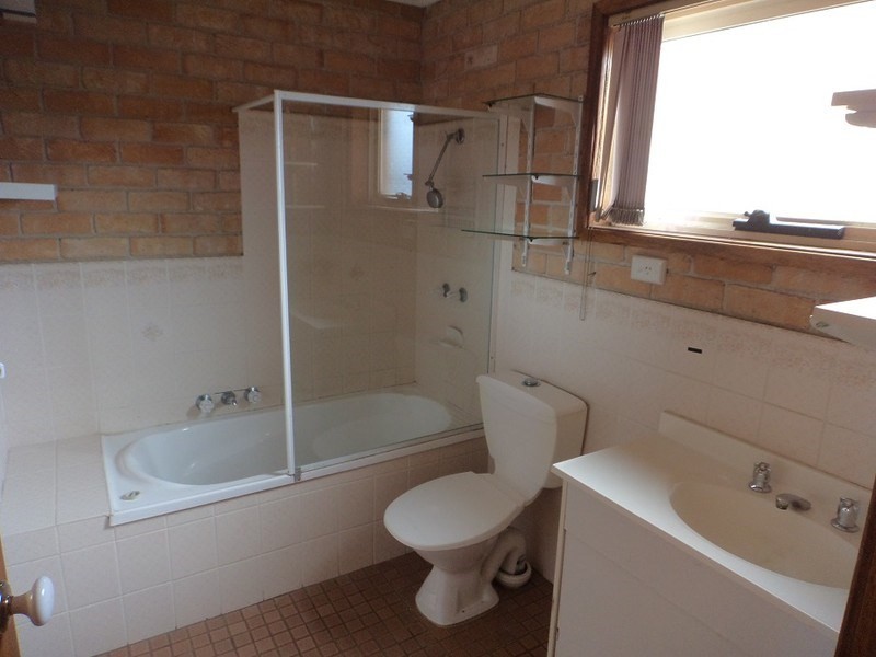 1/5 Fenwick Crescent, Goulburn NSW 2580