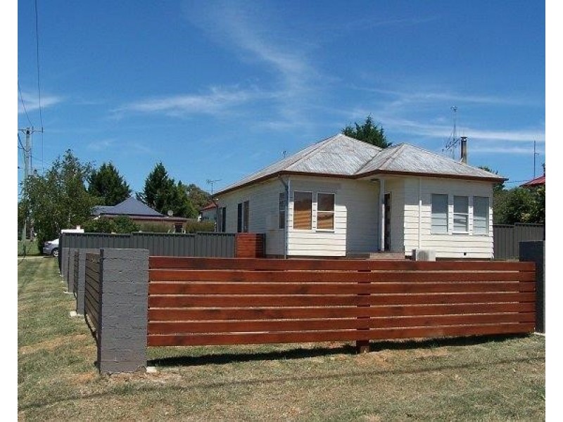 26 Carrington Street, Crookwell NSW 2583