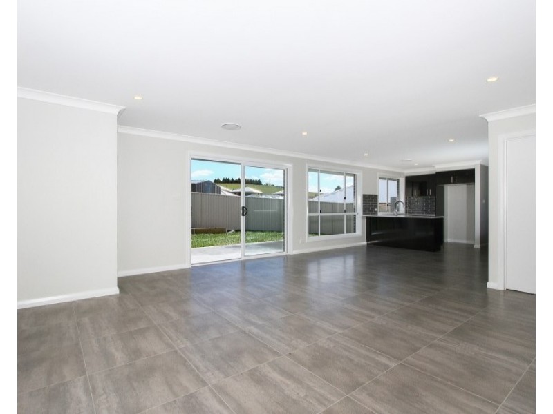 2/5 Lucas Close, Goulburn NSW 2580