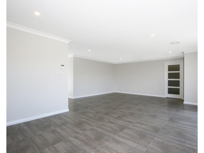 2/5 Lucas Close, Goulburn NSW 2580