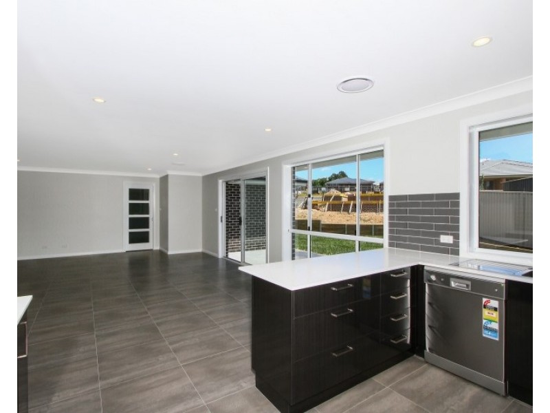 2/5 Lucas Close, Goulburn NSW 2580