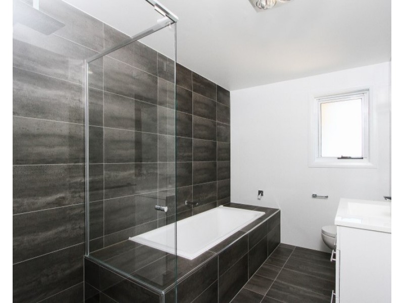 2/5 Lucas Close, Goulburn NSW 2580