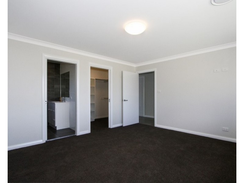 2/5 Lucas Close, Goulburn NSW 2580