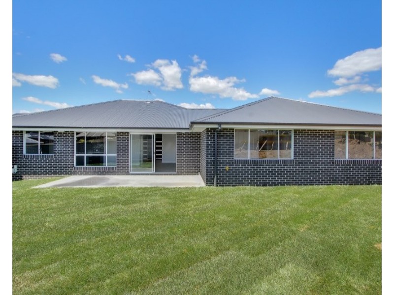 2/5 Lucas Close, Goulburn NSW 2580