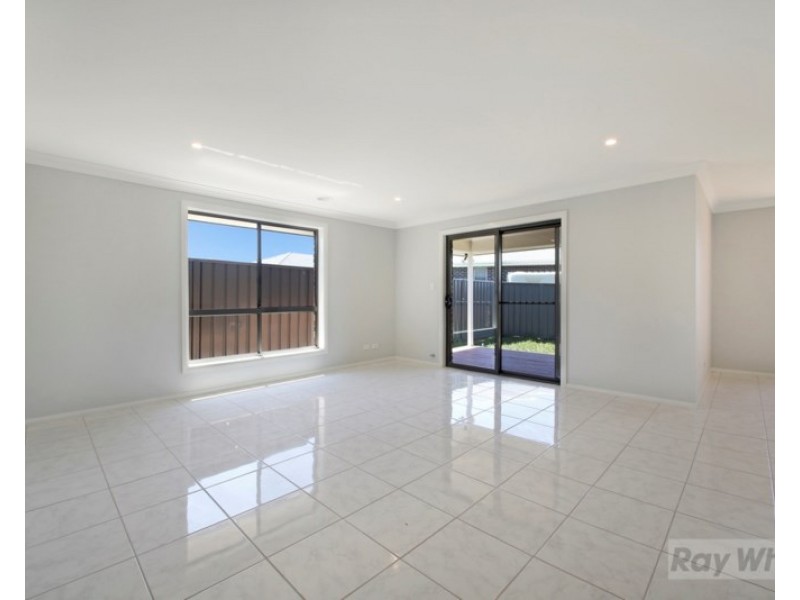 17A Mewburn Drive, Goulburn NSW 2580