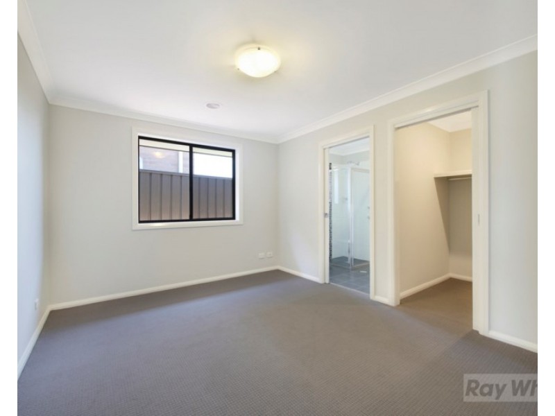 17A Mewburn Drive, Goulburn NSW 2580