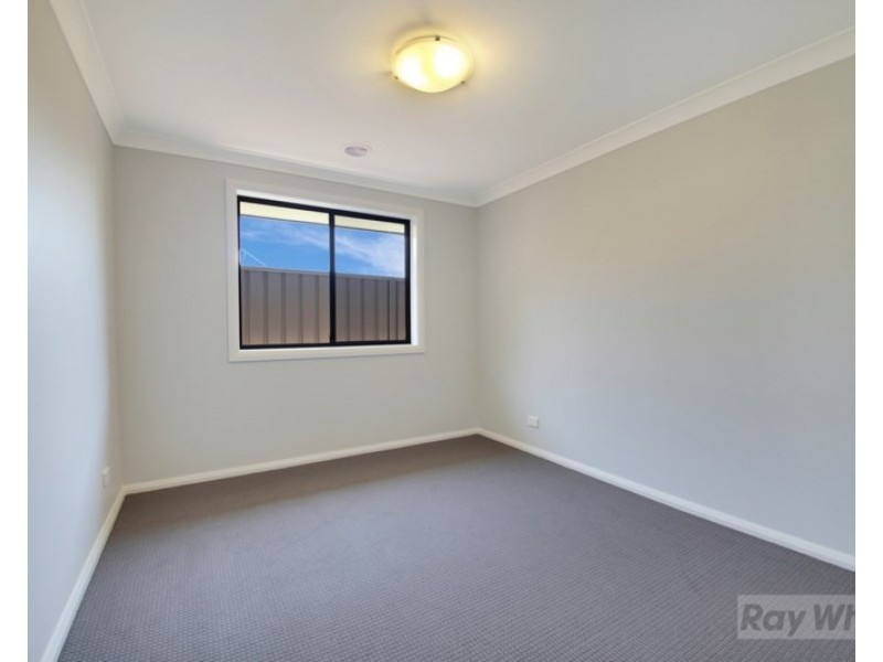 17A Mewburn Drive, Goulburn NSW 2580