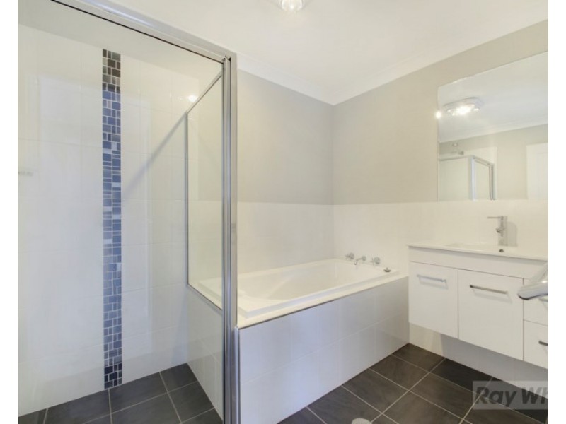 17A Mewburn Drive, Goulburn NSW 2580