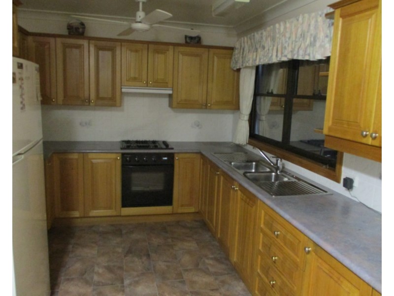 4 Davies Crescent, Goulburn NSW 2580