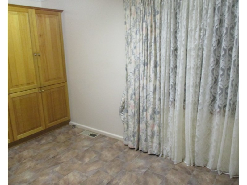 4 Davies Crescent, Goulburn NSW 2580