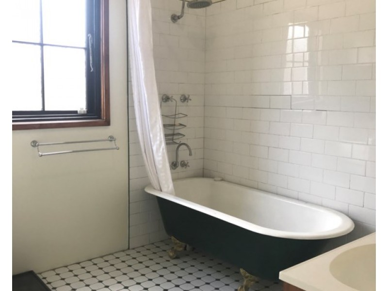 90 Lagoon Street, Goulburn NSW 2580