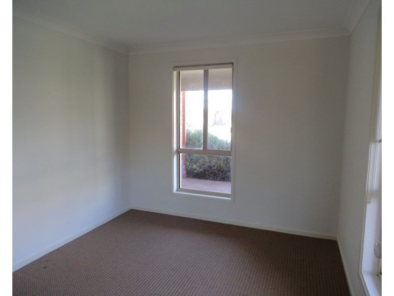 8 Spadacini Place, Goulburn NSW 2580