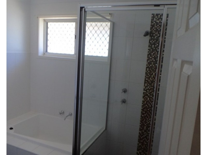 1/2 Garfield Avenue, Goulburn NSW 2580