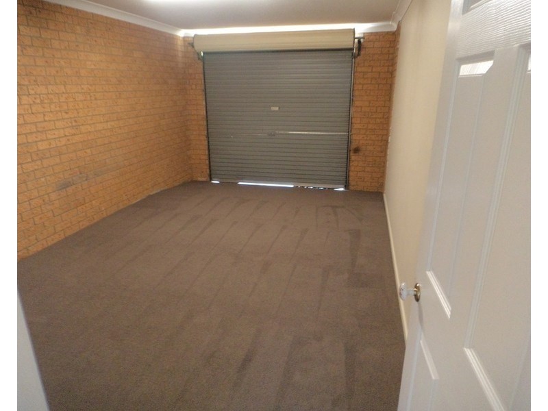 1/2 Garfield Avenue, Goulburn NSW 2580