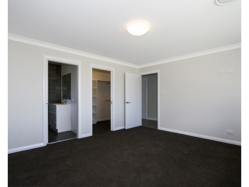 2/5 Lucas Close, Goulburn NSW 2580