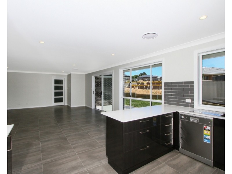 2/5 Lucas Close, Goulburn NSW 2580