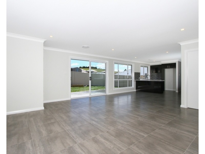 2/5 Lucas Close, Goulburn NSW 2580
