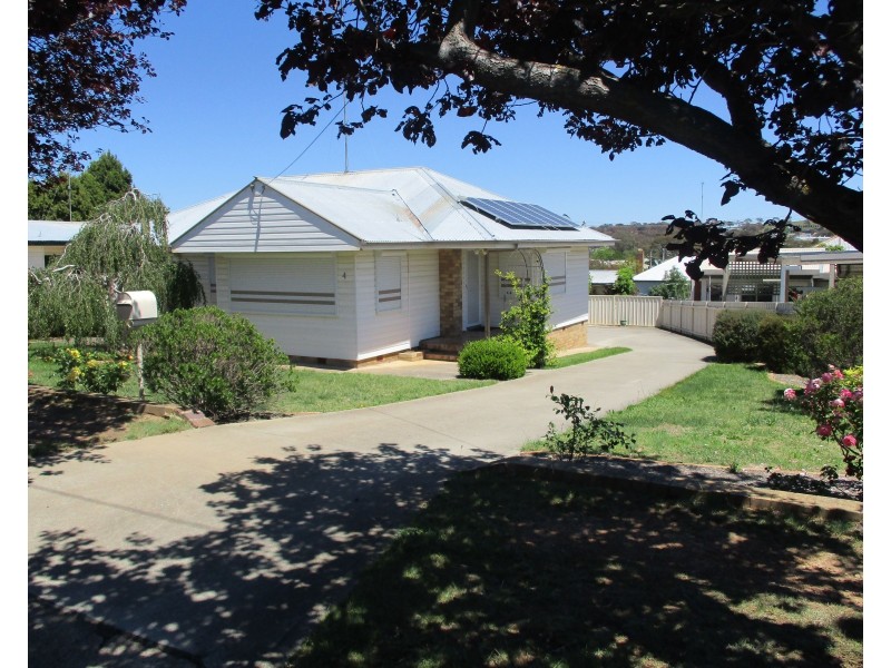 4 Davies Crescent, Goulburn NSW 2580