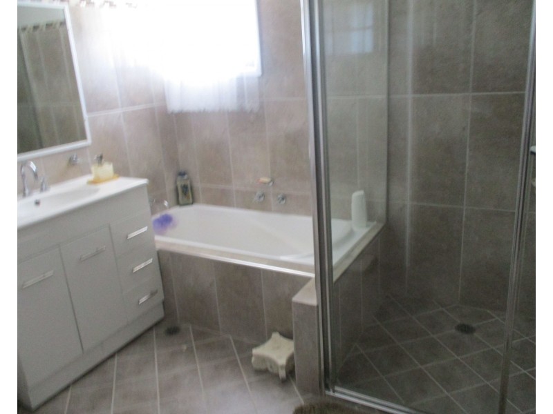 4 Davies Crescent, Goulburn NSW 2580