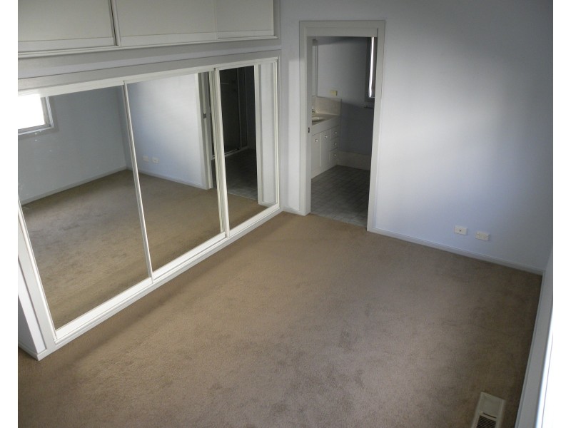 24 Kenmore Street, Goulburn NSW 2580