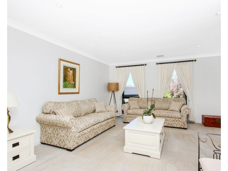 15 Angela Place, Goulburn NSW 2580