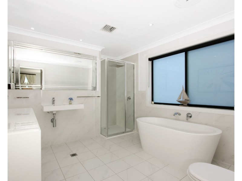 15 Angela Place, Goulburn NSW 2580