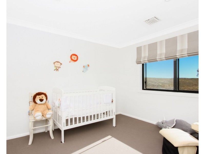 15 Angela Place, Goulburn NSW 2580