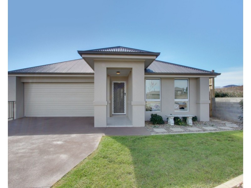 17 Lovet Street, Goulburn NSW 2580